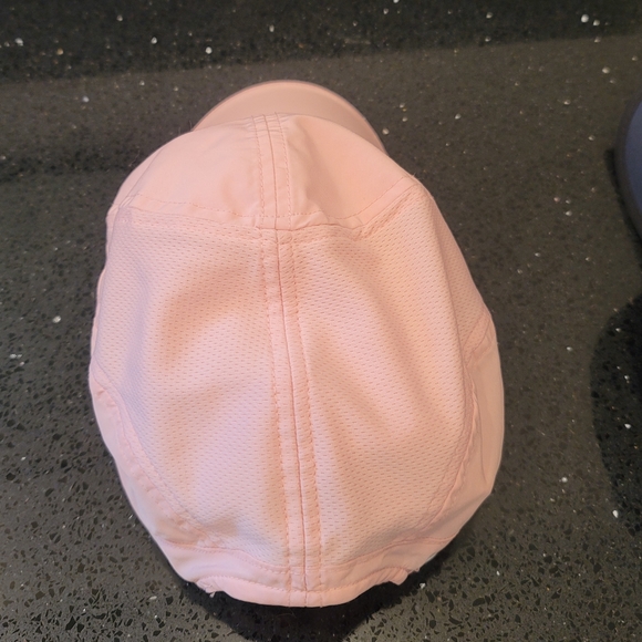 2 Nike Air dry hats - Picture 4 of 4